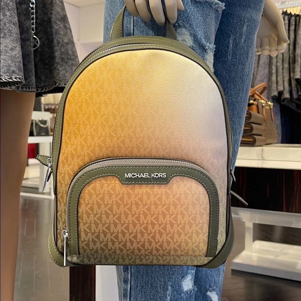 MICHAEL KORS Jaycee Medium Ombré Signature Logo Backpack
Olive Combo
NWT - Picture 10 of 16